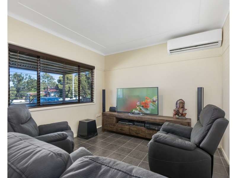 16 Carr Parade, Unanderra NSW 2526