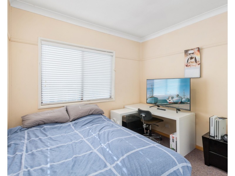 16 Carr Parade, Unanderra NSW 2526