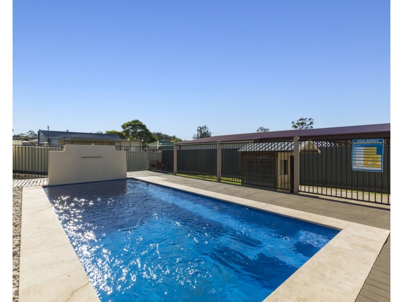 16 Carr Parade, Unanderra NSW 2526