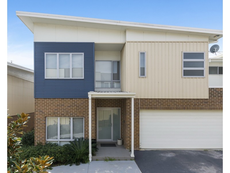 2/12 Russell Street, Balgownie NSW 2519