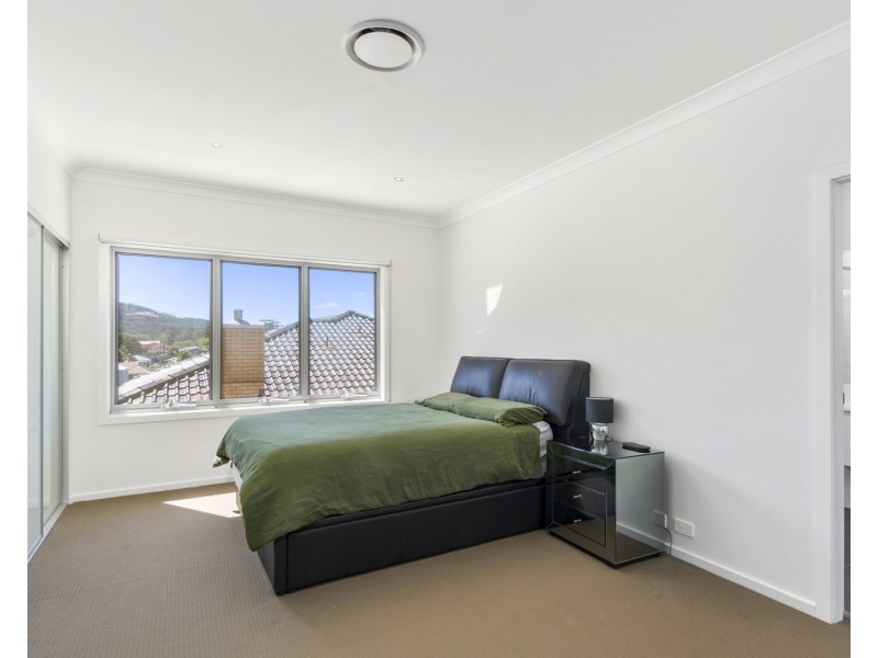 2/12 Russell Street, Balgownie NSW 2519