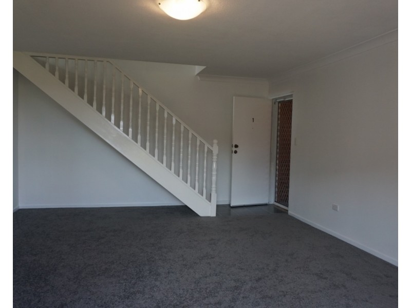 1/3 Melinda Grove, Lake Heights NSW 2502