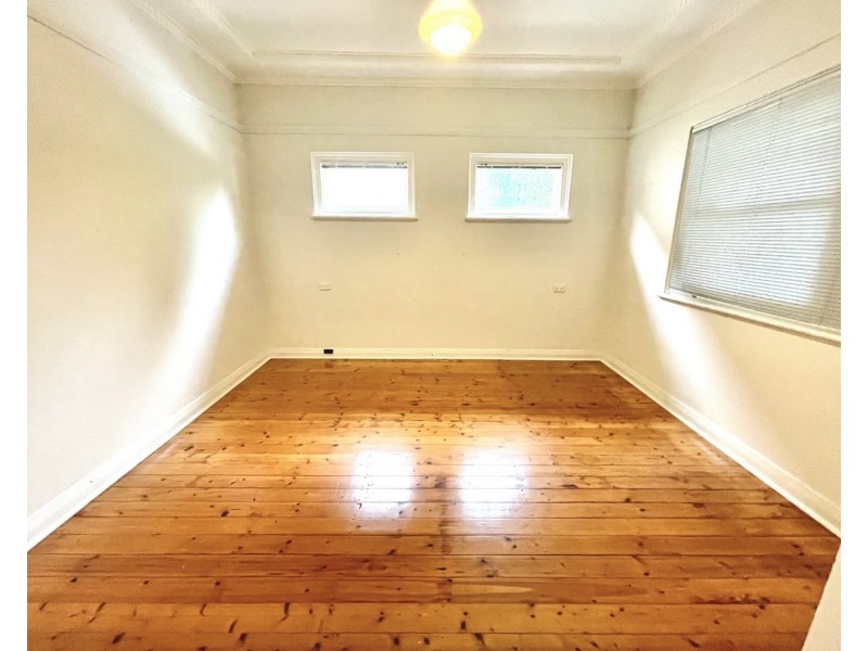 50 Woodlawn Avenue, Mangerton NSW 2500