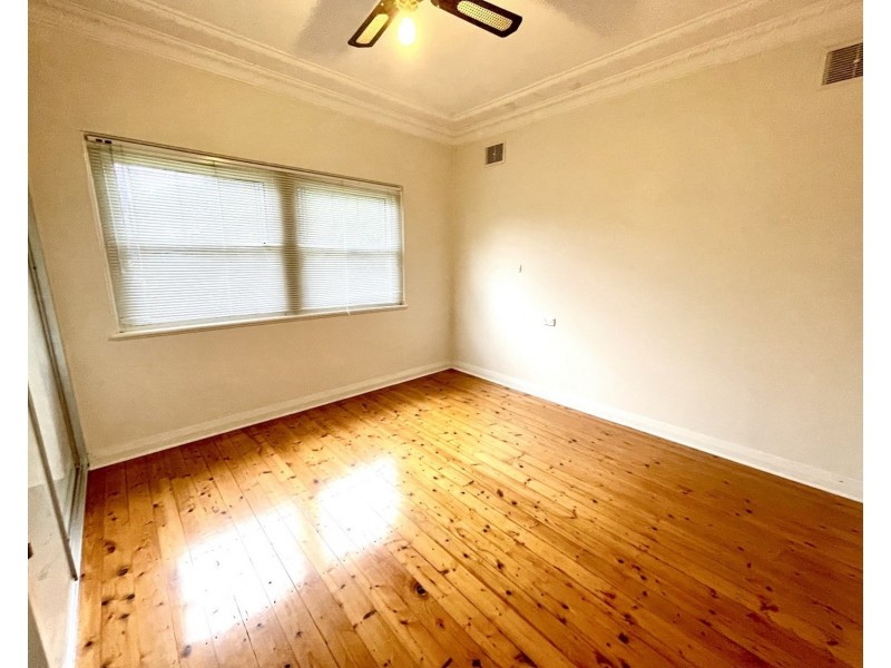 50 Woodlawn Avenue, Mangerton NSW 2500