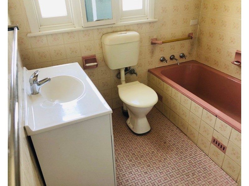 24 Lysaght Street, North Wollongong NSW 2500