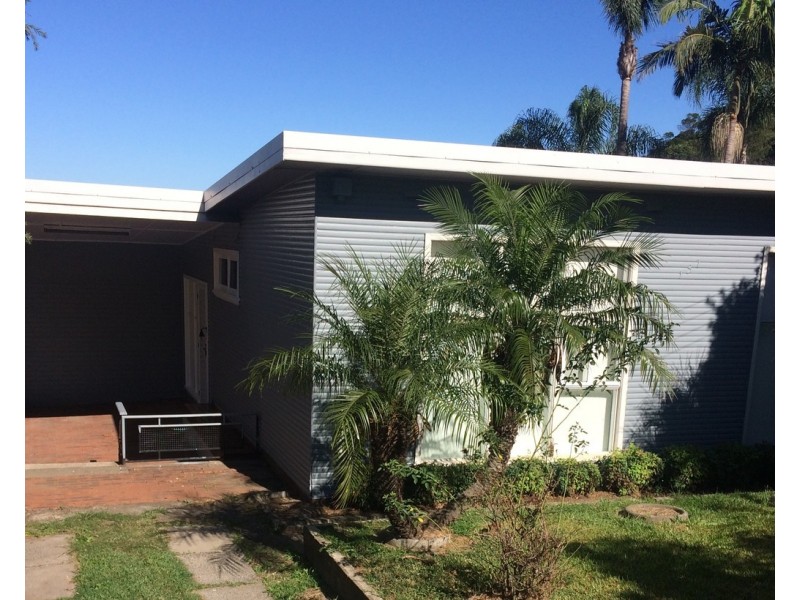 137  Northcliffe Drive, Lake Heights NSW 2502