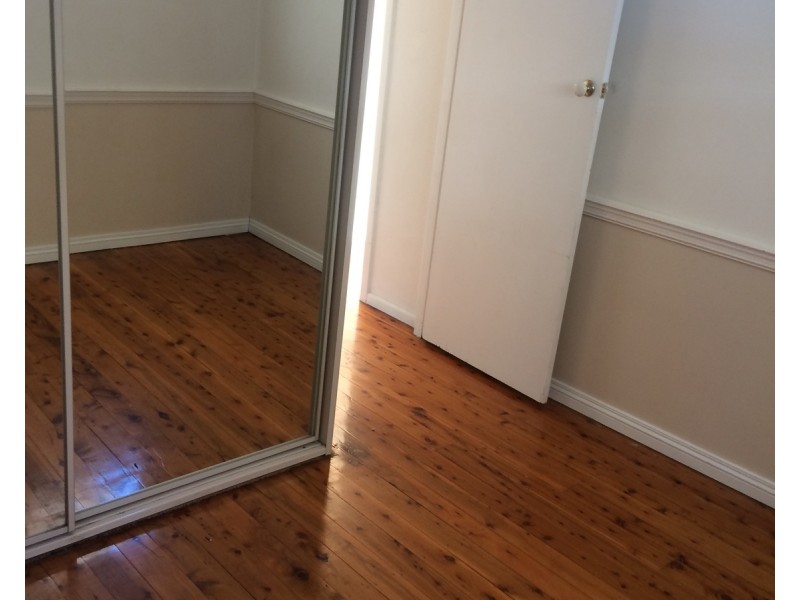 137  Northcliffe Drive, Lake Heights NSW 2502