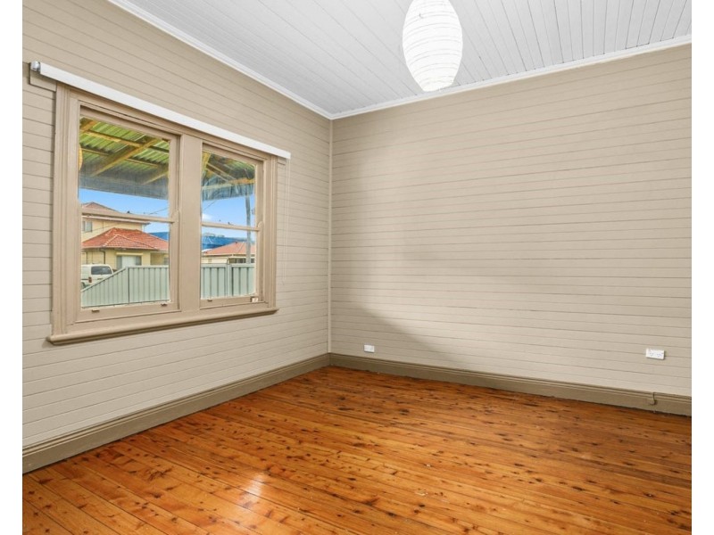 2 Jobson Avenue, Mount Ousley NSW 2519