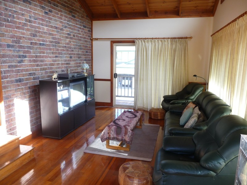 15 Sugarwood Close, Farmborough Heights NSW 2526