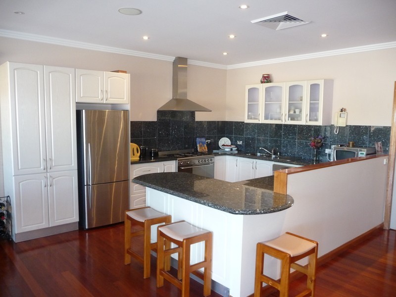 125 Little Lake Crescent, Warilla NSW 2528