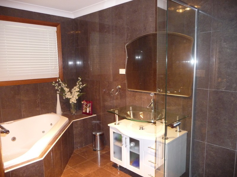 125 Little Lake Crescent, Warilla NSW 2528