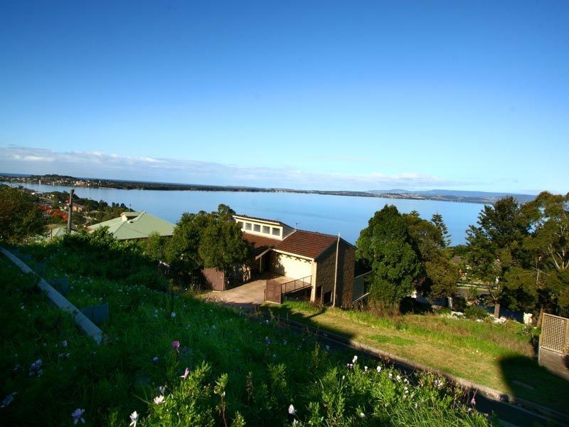 29 Hassan Street, Lake Heights NSW 2502