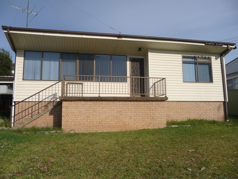 17 Barber Street, Berkeley NSW 2506