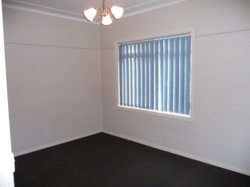 17 Barber Street, Berkeley NSW 2506
