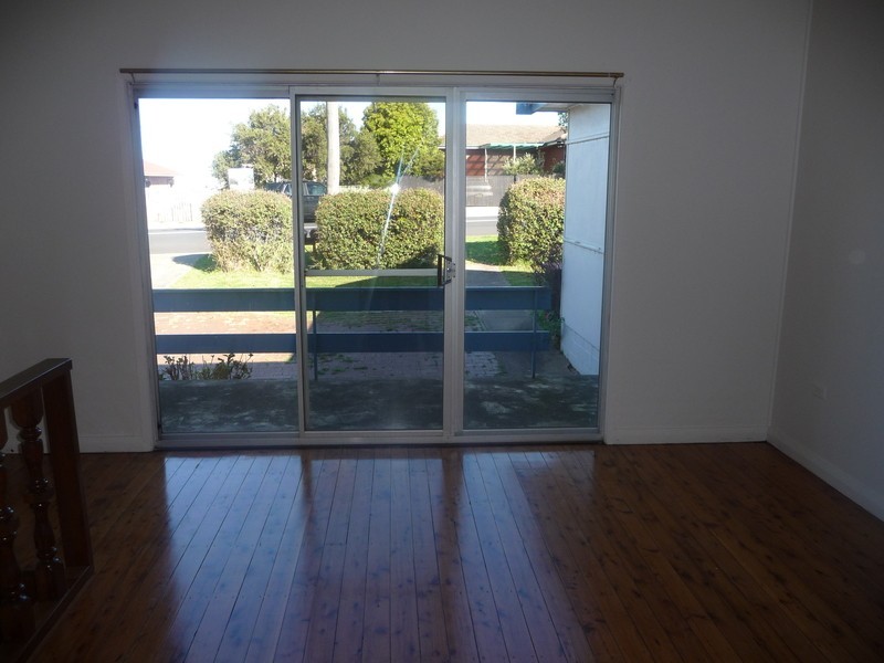 2/250 Flagstaff Road, Lake Heights NSW 2502