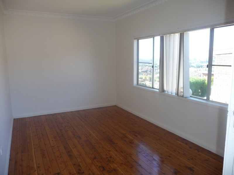 2/250 Flagstaff Road, Lake Heights NSW 2502