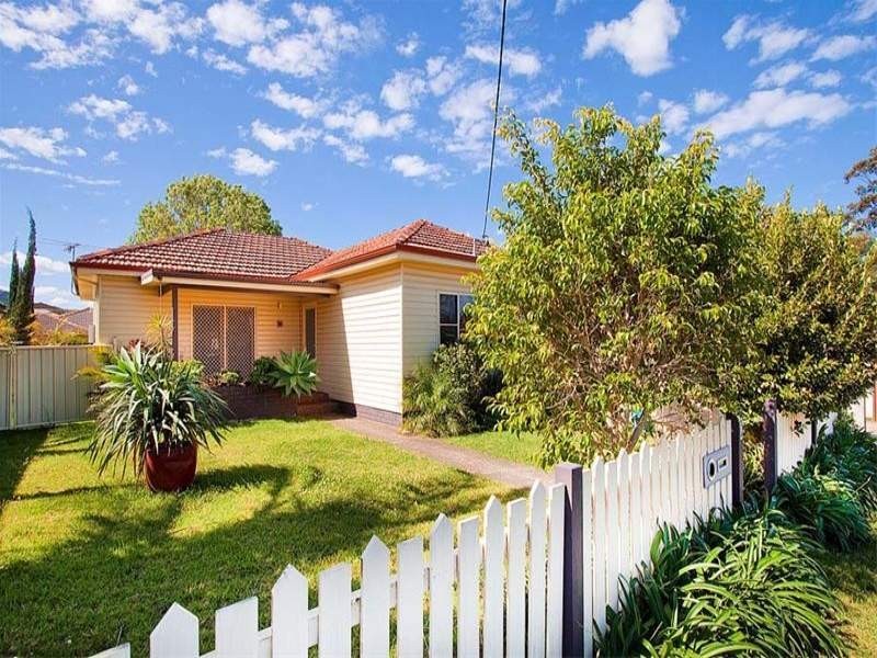 34 Dymock Street, Balgownie NSW 2519
