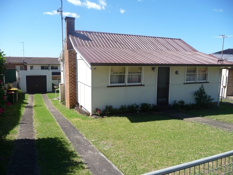 9 Kembla Street, Balgownie NSW 2519