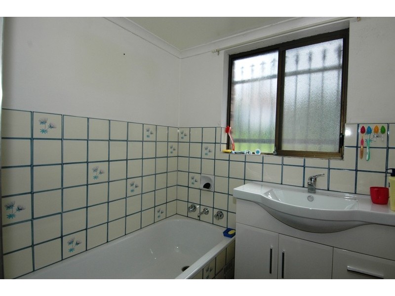 1/15 Melinda Grove, Lake Heights NSW 2502