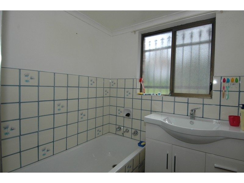 1/15 Melinda Grove, Lake Heights NSW 2502