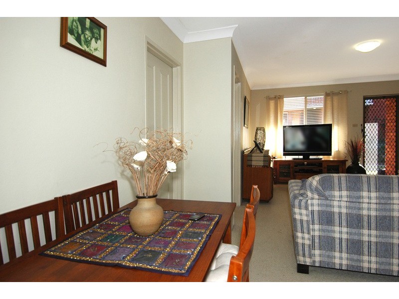 2/27 Underwood Street, Corrimal NSW 2518