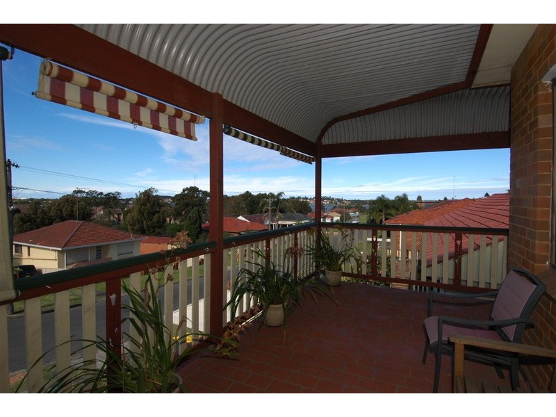 62 Denise Street, Lake Heights NSW 2502