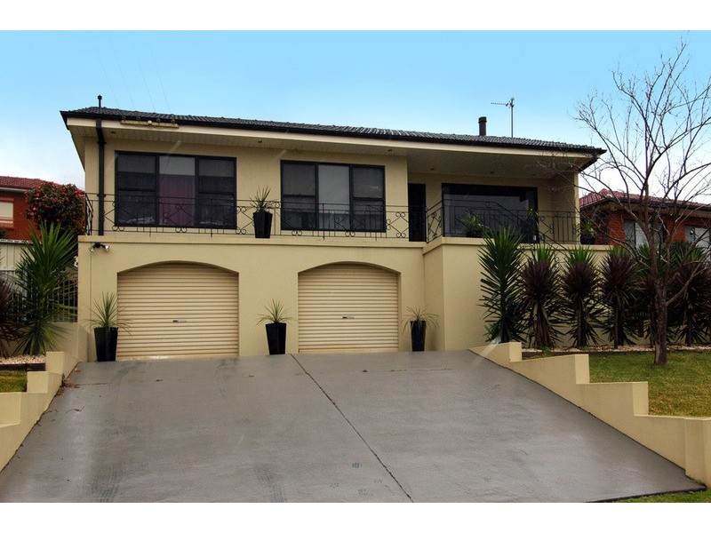 10 Beveles Avenue, Unanderra NSW 2526