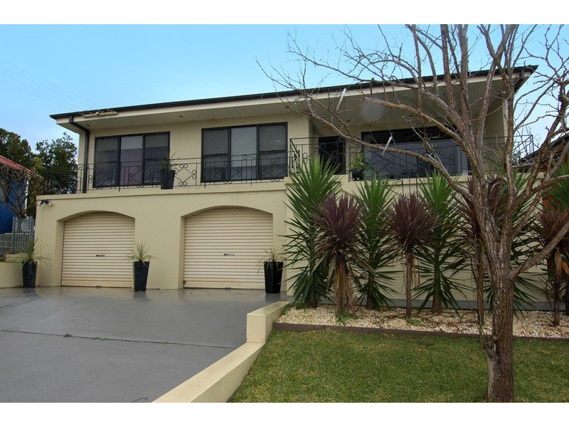 10 Beveles Avenue, Unanderra NSW 2526