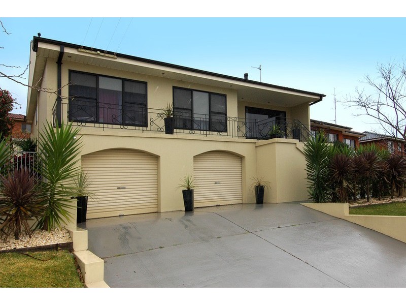 10 Beveles Avenue, Unanderra NSW 2526