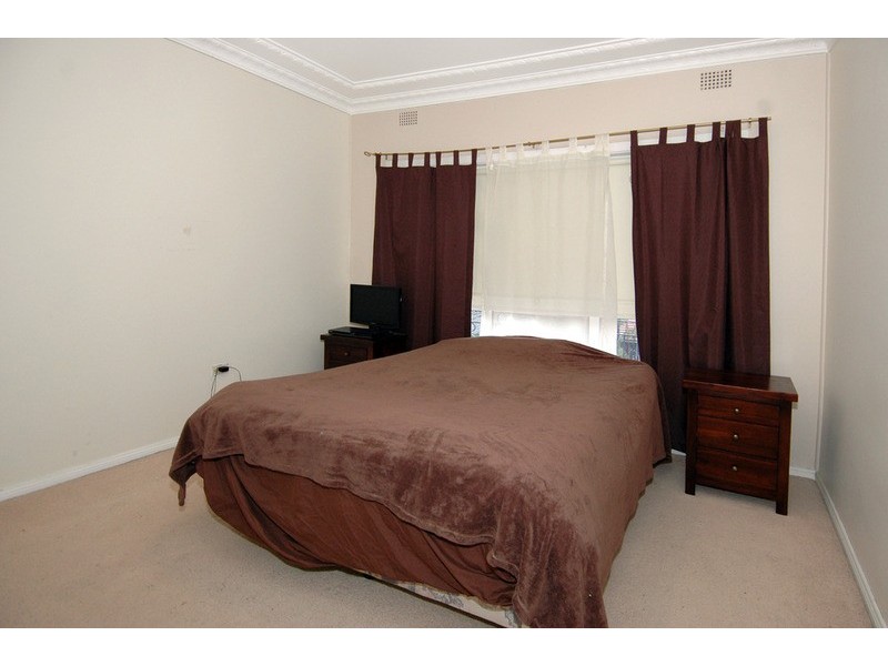 10 Beveles Avenue, Unanderra NSW 2526