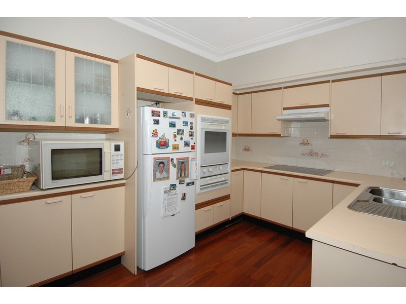 10 Beveles Avenue, Unanderra NSW 2526