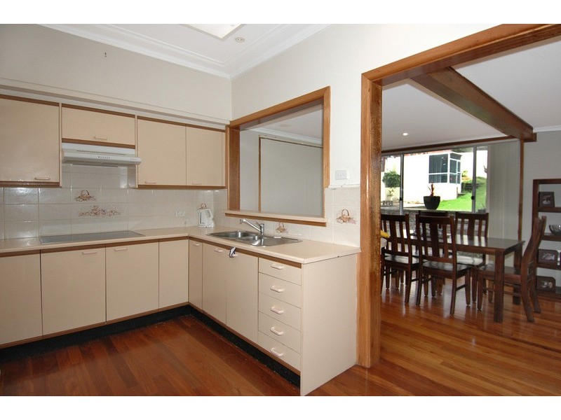 10 Beveles Avenue, Unanderra NSW 2526