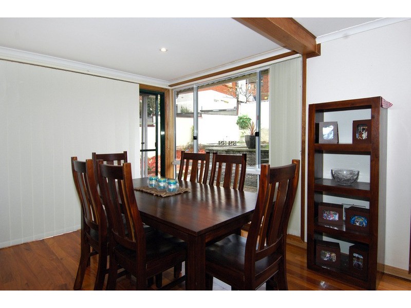 10 Beveles Avenue, Unanderra NSW 2526
