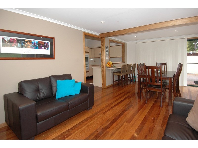 10 Beveles Avenue, Unanderra NSW 2526