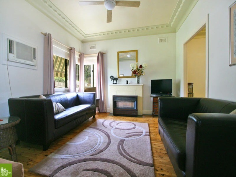 15 Prospect Street, Mount Saint Thomas NSW 2500