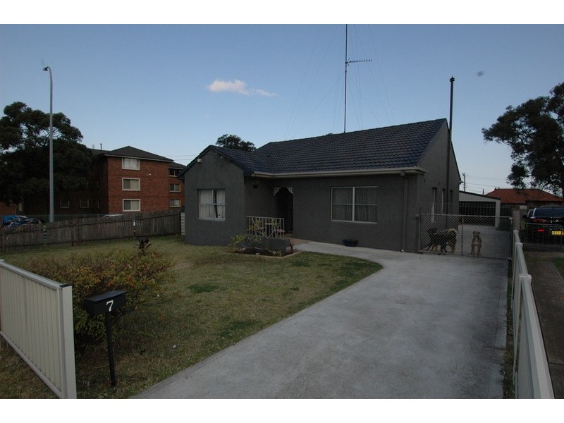7 Todd Street, Warrawong NSW 2502