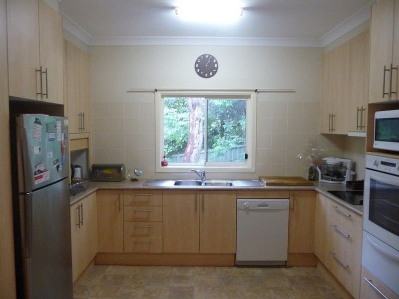 24 Gloria Crescent, Lake Heights NSW 2502