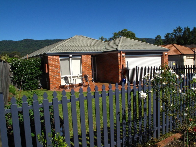 8 Glenwood Grove, Horsley NSW 2530
