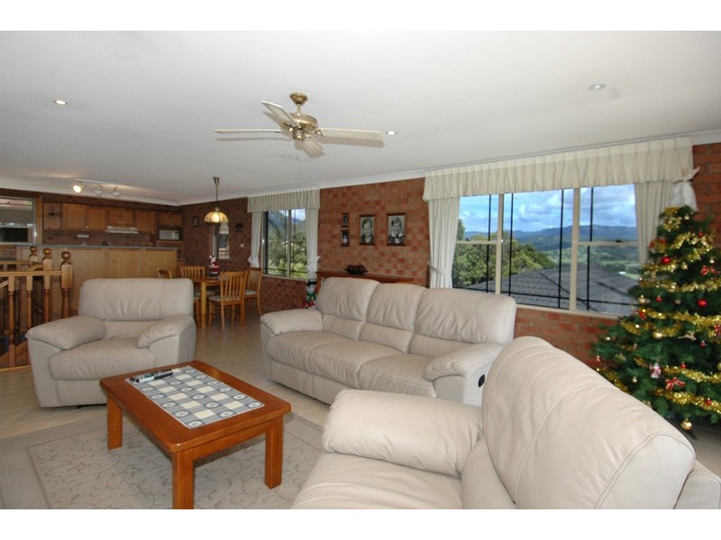 10 Scenic Crescent, Albion Park NSW 2527