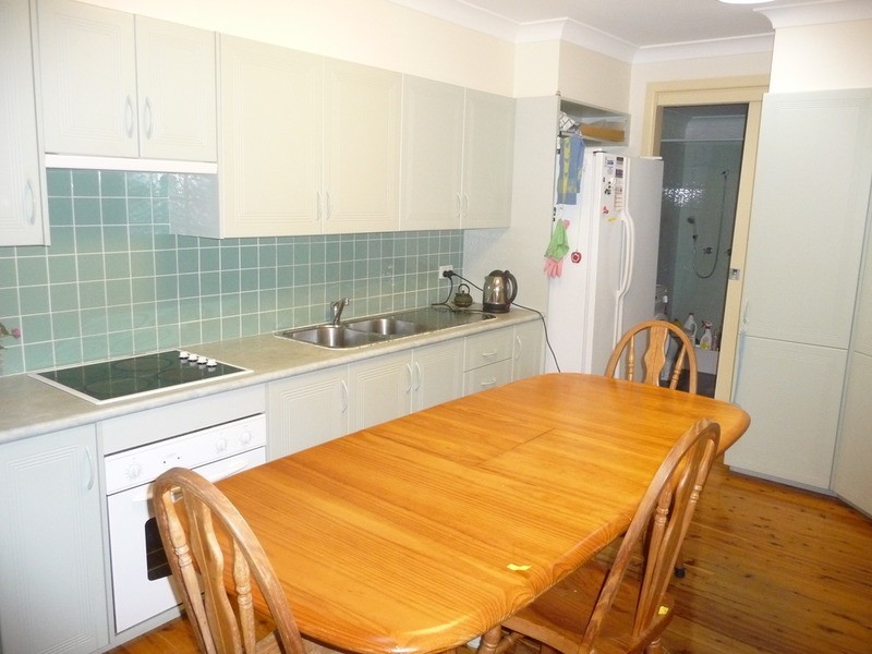 22 Pooraka Avenue, West Wollongong NSW 2500