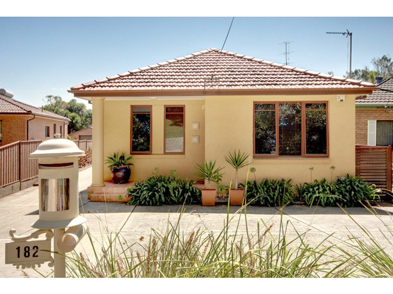 182 Lakeview Parade, Primbee NSW 2502