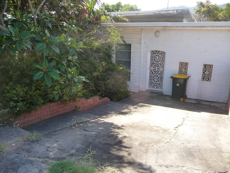 22a Pooraka Avenue, West Wollongong NSW 2500