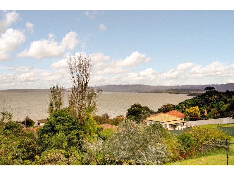 11 Hassan Street, Lake Heights NSW 2502