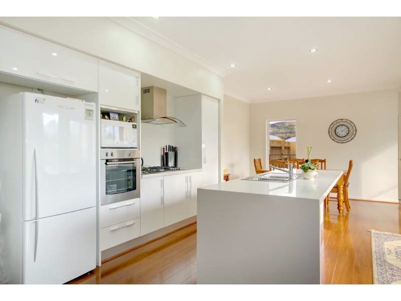 7 Curramore Road, Tullimbar NSW 2527