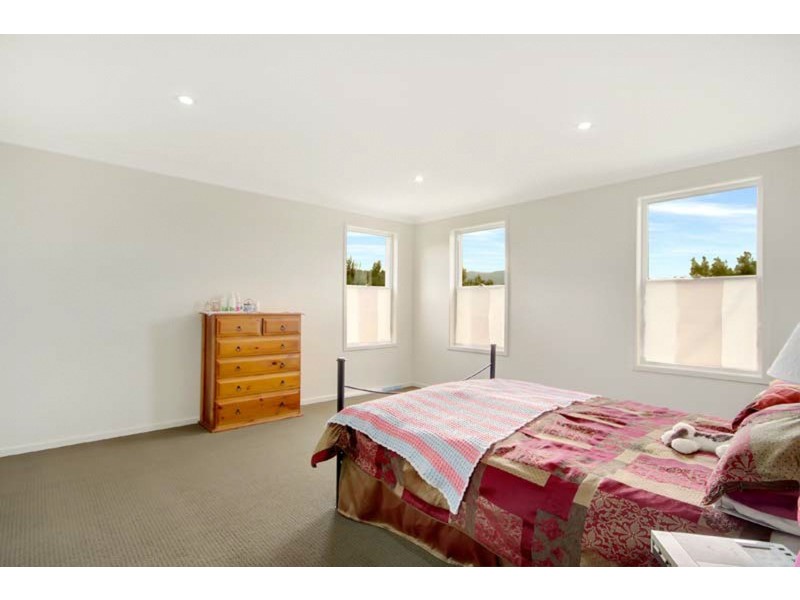 7 Curramore Road, Tullimbar NSW 2527