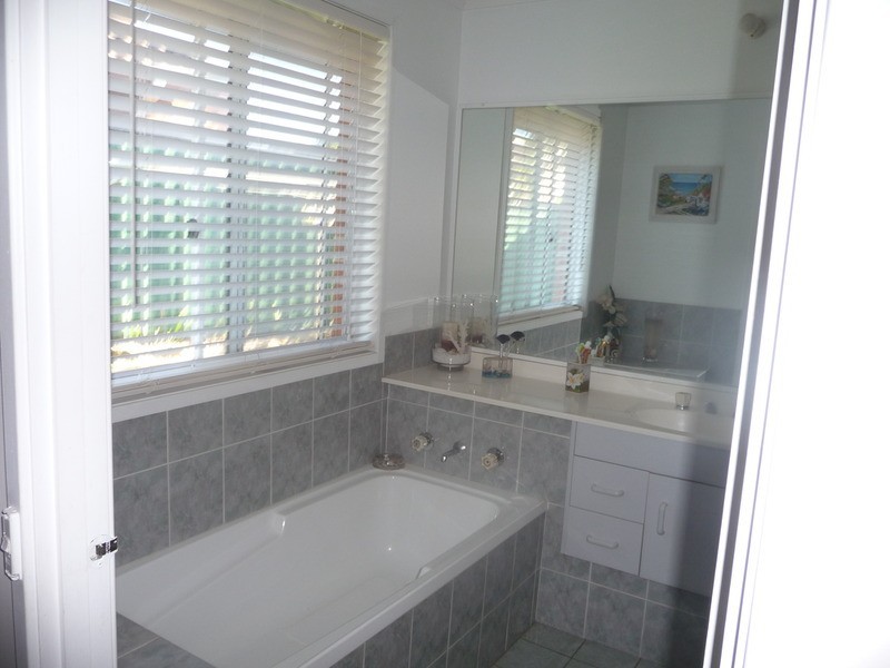 5 Kianga Close, Flinders NSW 2529