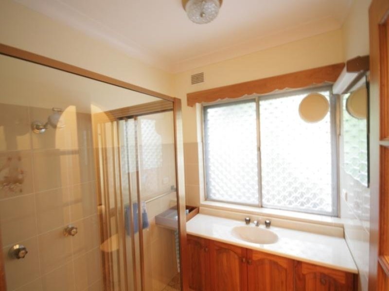 70 Beatus Street, Unanderra NSW 2526