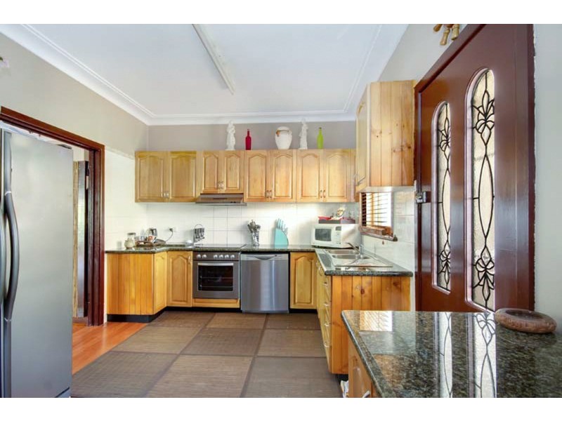 87 Heaslip Street, Coniston NSW 2500