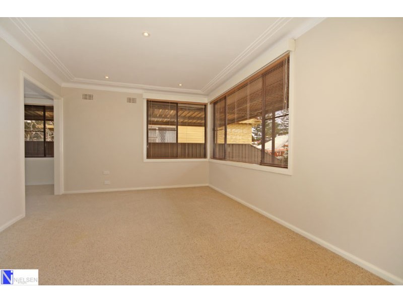 16 Oakland  Avenue, Windang NSW 2528