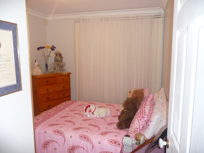 130 Cuthbert Drive, Mount Warrigal NSW 2528